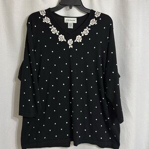 C.D. Daniel’s black & white C.D.Daniels V neck sweater. Size 2X